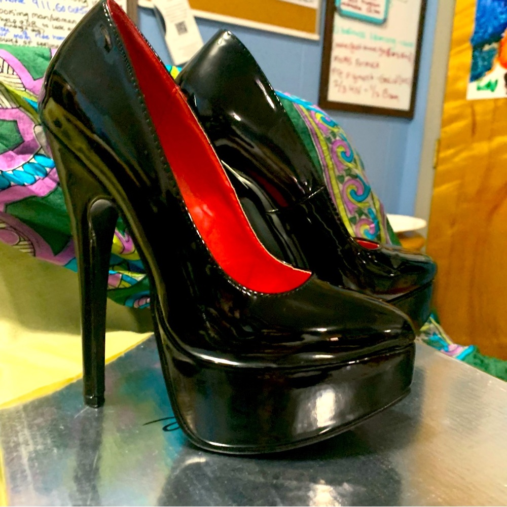 NWT Playboy platform pumps-Very Tall Heel